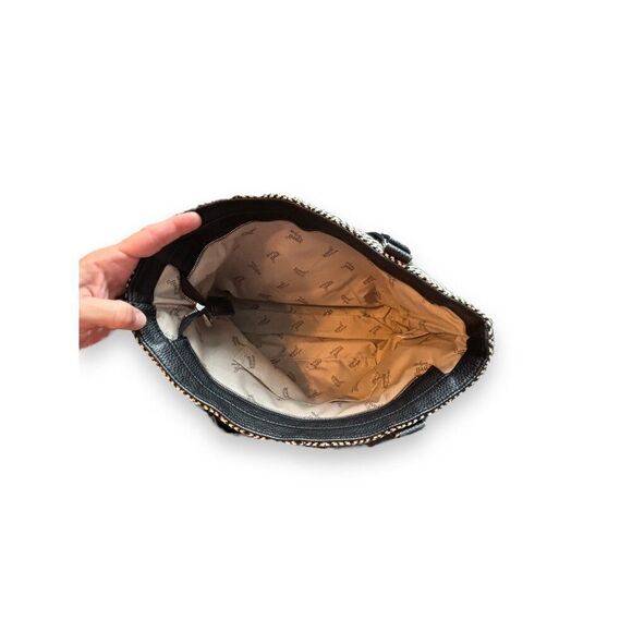 Black & White Geometric Handbag With Adjustable Strap & Inner Pockets - Picture 4 of 14